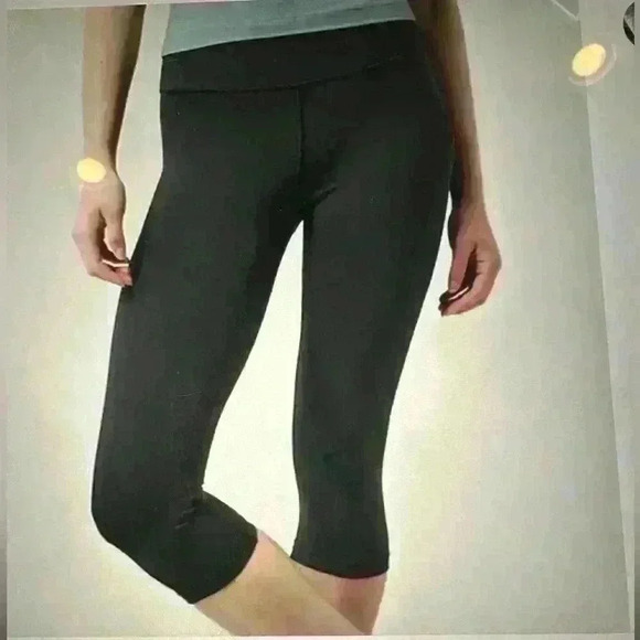 Athleta Cropped Leggings - Picture 13 of 13